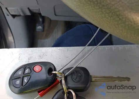 2012 Toyota Sienna Le V6 8 Passenger z USA, uszkodzony, nr VIN 5TDKK3DC9CS272895